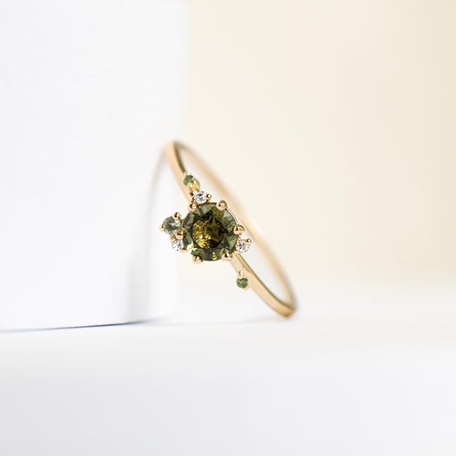 Cluster Verlobungsring mit Moldavit, Saphir und Diamanten Rosa