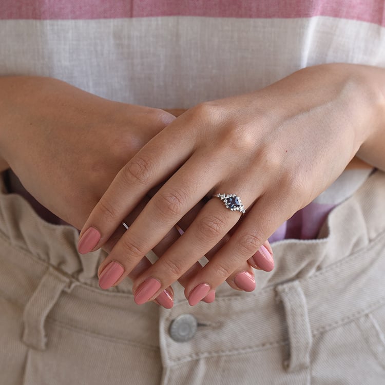 Verlobungsring mit Alexandrit und Moissaniten Medrie 68933