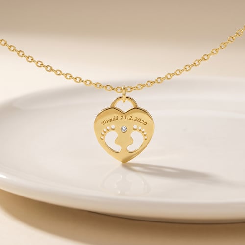Silberner Anhänger mit Kinderfüßchen, einem Diamanten und Gravur Olivia