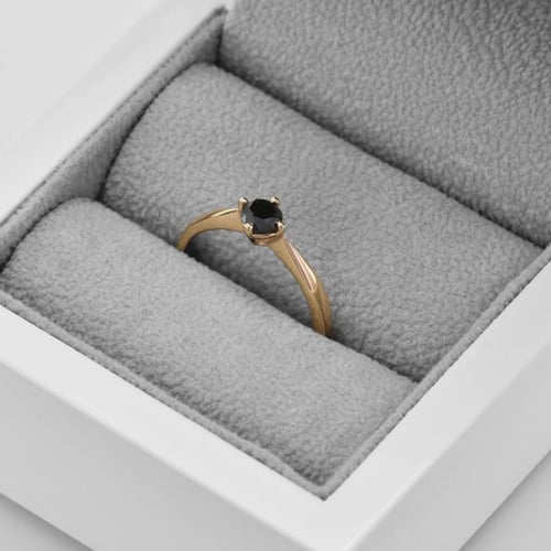 Verlobungsring mit schwarzem Diamant Mahiya