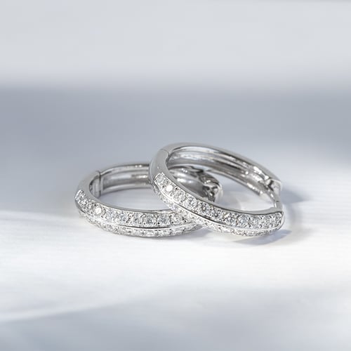 Goldene Creolen mit Diamanten Minu