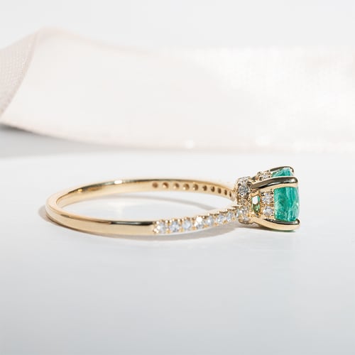 Goldring mit Smaragden und Diamanten Prisha