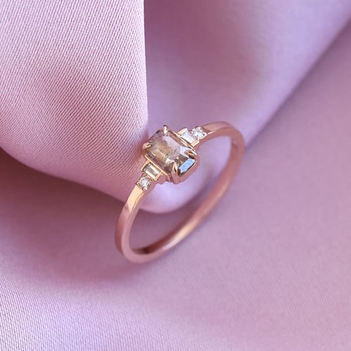 Ring mit Salt and Pepper Diamant und Seitendiamanten Cilla