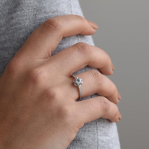 Verlobungsring mit Diamantblume Katalin