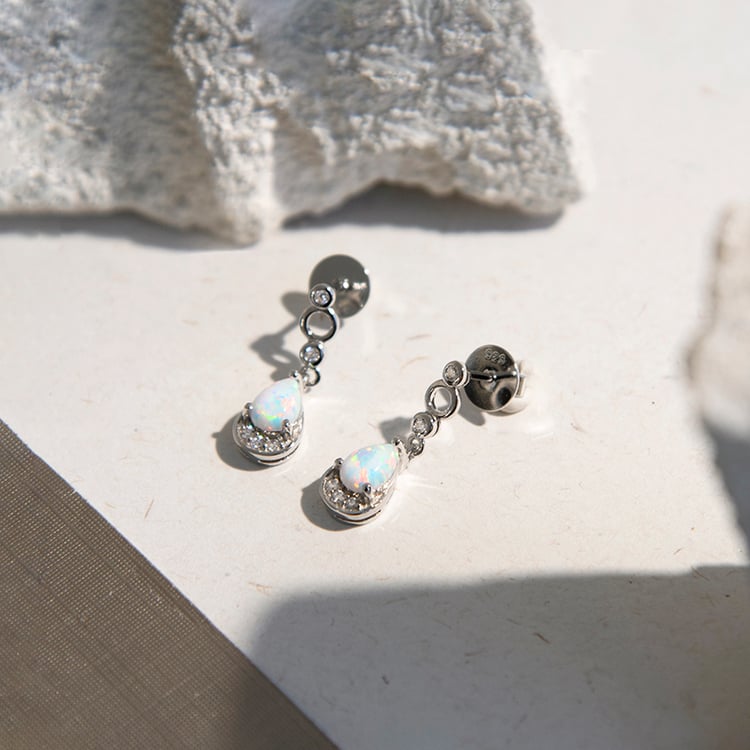 Bezaubernde Silberohrringe mit Opal Danie 109307