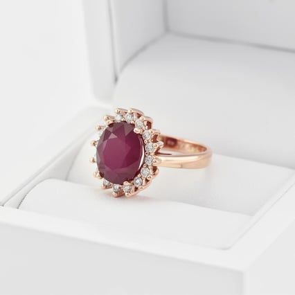 Goldring mit Rubin und Diamanten Tubiah