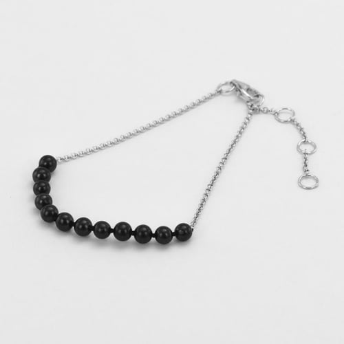 Silbernes Armband mit schwarzen Perlen Cynthia