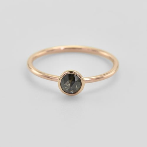Ring mit Salt and Pepper Diamant Fermie