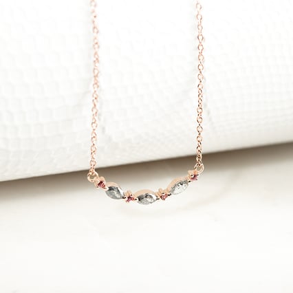 Halskette mit Salt and Pepper Diamanten in Marquise Form und Turmalinen Milli