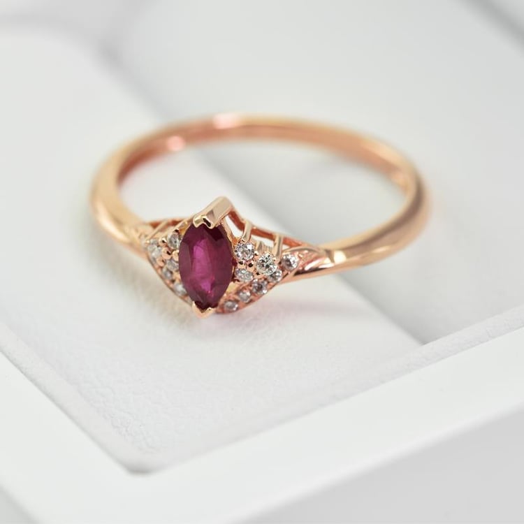 Rubinring aus Gelbgold mit Diamanten 21752