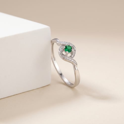 Ring mit Smaragd und Diamanten Nurisa