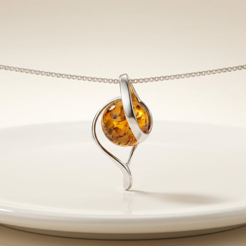 Eleganter Anhänger in Silber mit Bernstein Helga