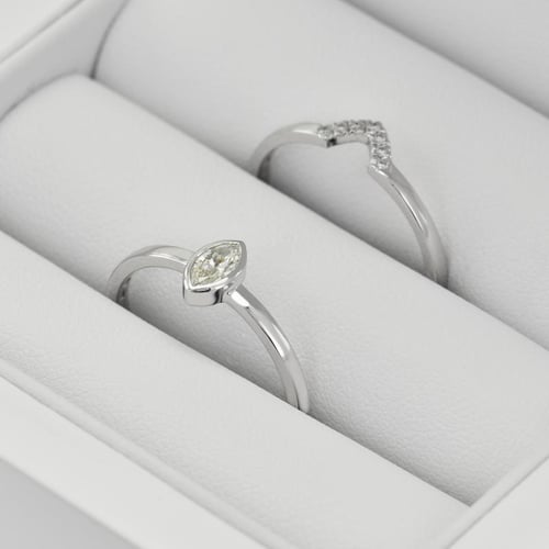 Goldenes Set mit zertifiziertem Diamant im Marquiseschliff Eliwa