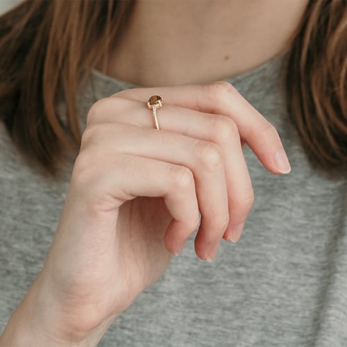 Ring mit einem Salt and Pepper Diamanten und Lab Grown Diamanten Korey