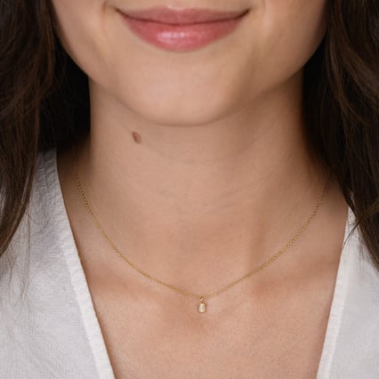 Minimalistischer Anhänger aus Gold mit einem Lab Grown Diamanten in Emerald-Form Lias