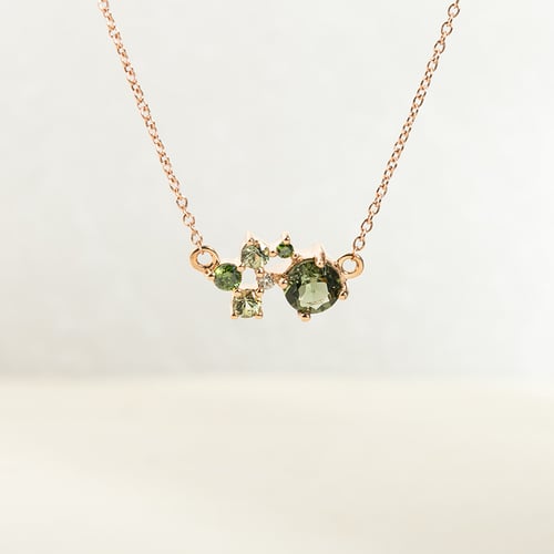 Cluster Halskette mit Moldaviten, Saphiren und Diamanten Otyl