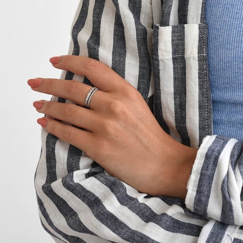 Eheringe mit Diamantring und flachem Ring Ward