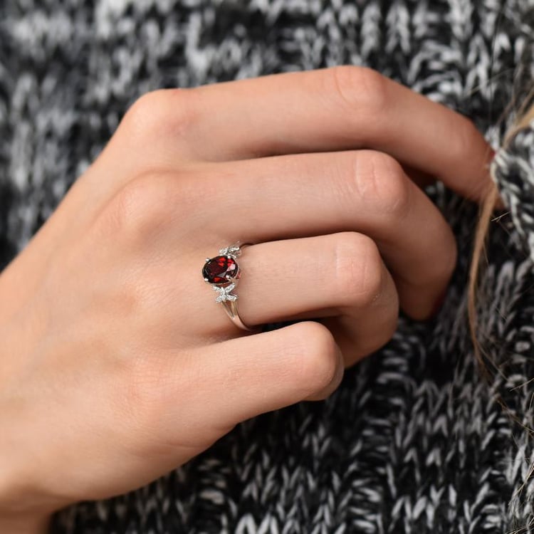 Ring mit Granat 25807