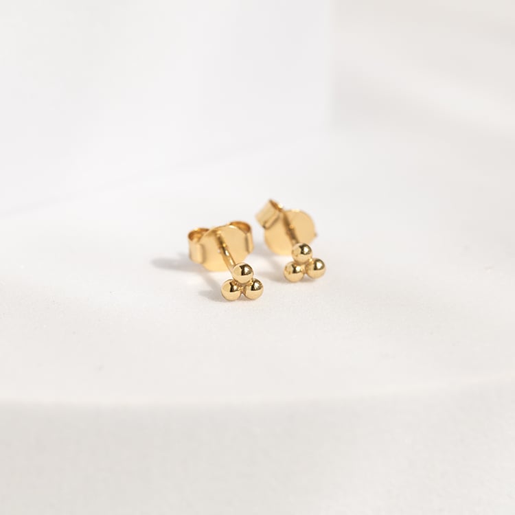 Silbernes Ohrring-Set mit Türkisen und vergoldeten Kugeln 143562