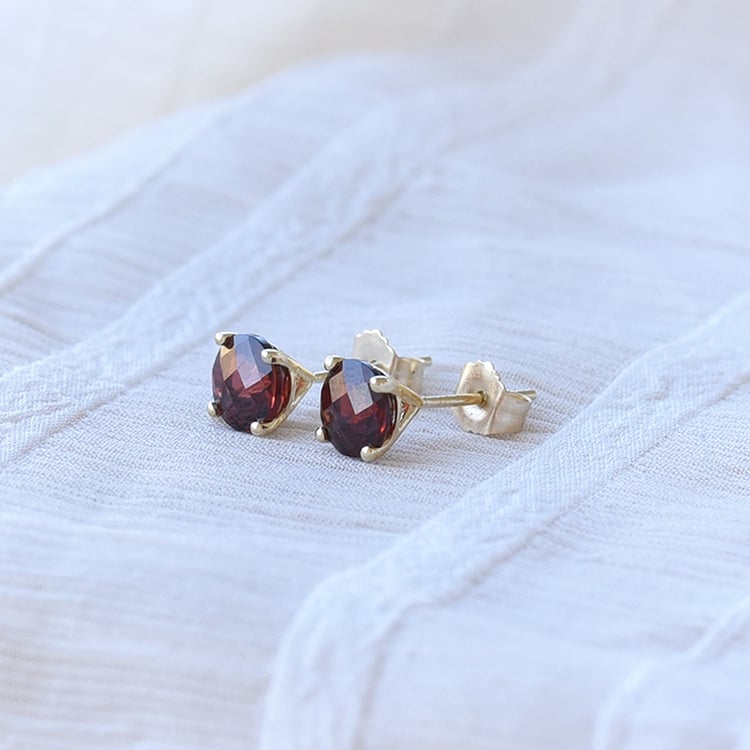 Goldene Ohrstecker mit Granaten Hulda 69832