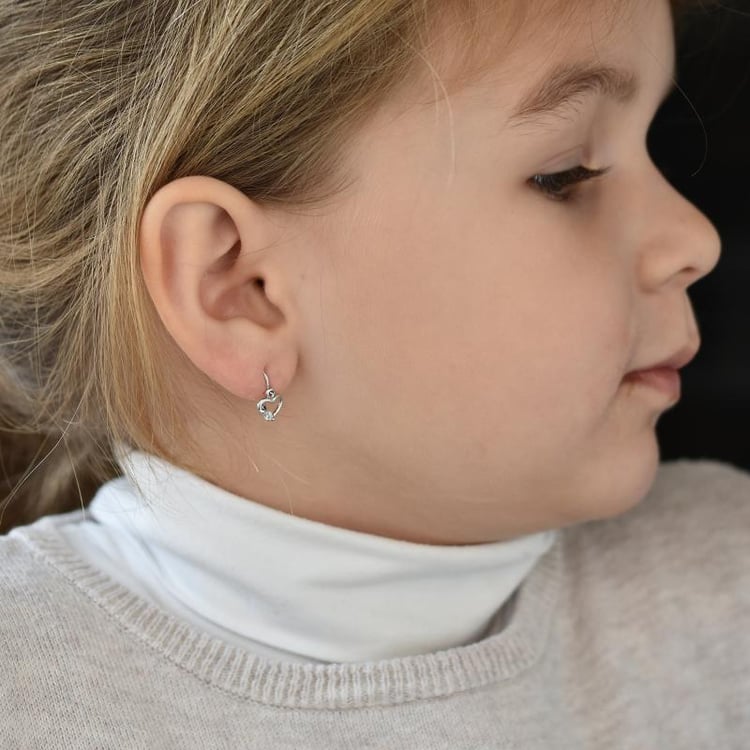 Goldene Kinderohrringe in Herzform mit weißen Saphiren Anastasia 39027