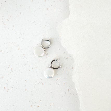 Silberne Hängeohrringe mit Perlen Elma