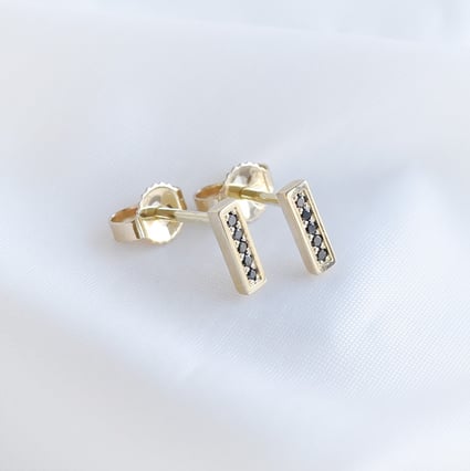 Minimalistische Ohrringe mit schwarzen Diamanten Ismail