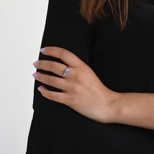 Goldener Ring mit Tansanit und Diamanten Essa