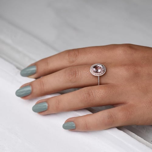 Goldener Ring mit Morganit und Diamanten Danae