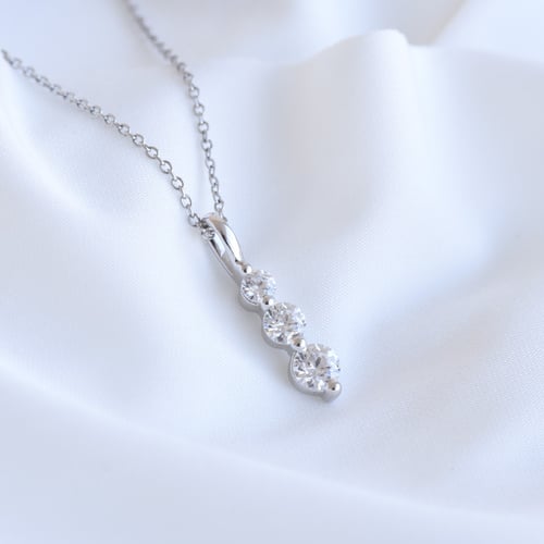 Anhänger mit glänzenden Diamanten Muireall