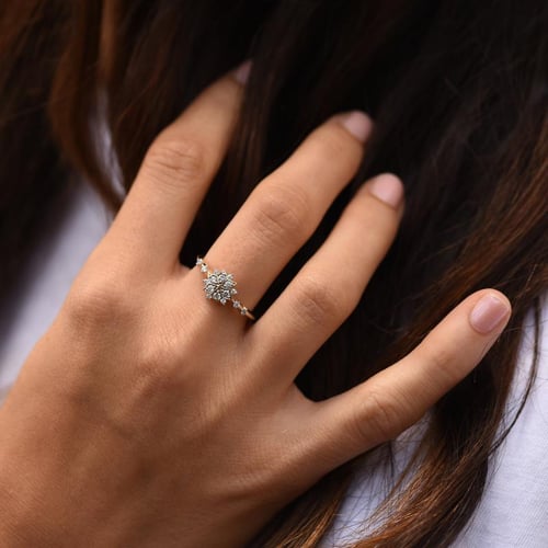 Goldring mit Stern aus Diamanten Nighty