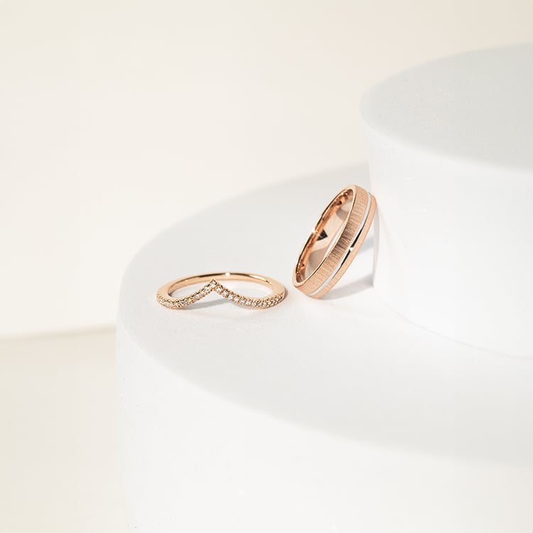 Spitz zulaufender Ring mit Diamanten Keila 142625