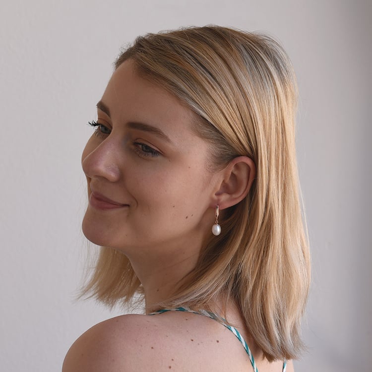 Vergoldete Hängeohrringe mit Perlen Moishe 65621