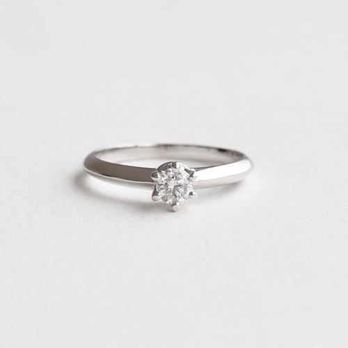 Klassischer Verlobungsring mit Diamant Tila