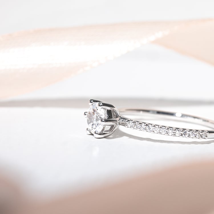 Silberner Ring mit Moissaniten Cynthia 167362