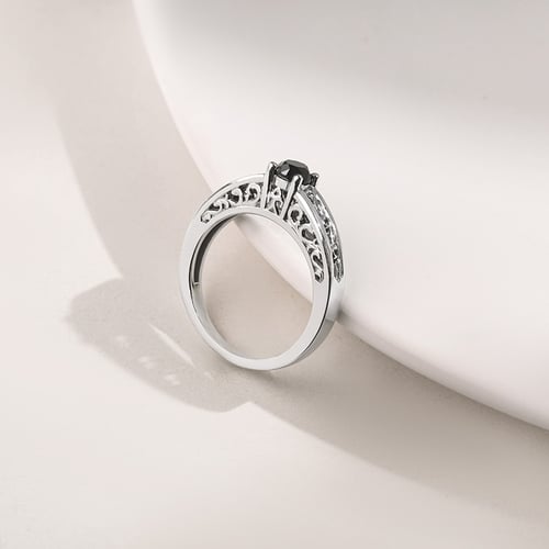 Vintage Verlobungsring mit schwarzem Diamant Lerien