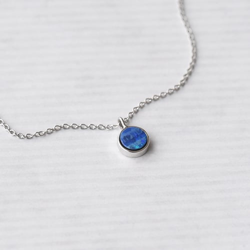 Kettenanhänger in Gold mit blauem Opal Renny