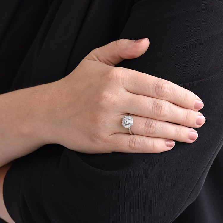 Luxuriöser Halo-Ring übersät mit Diamanten Abiodun 85613