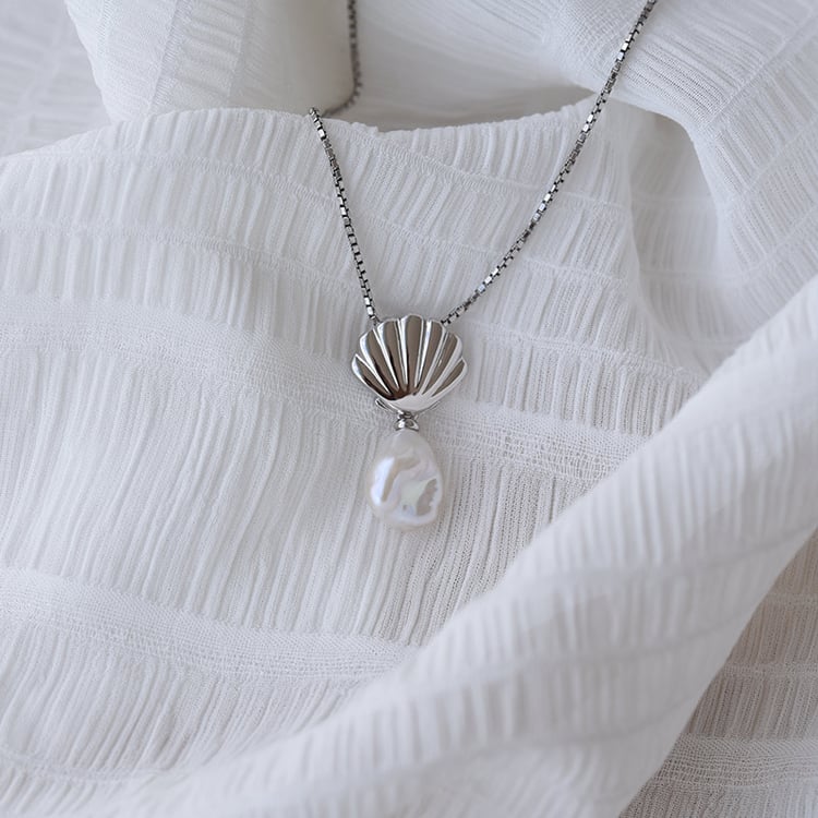 Anhänger mit Perle und silberner Muschel Ishi 65565