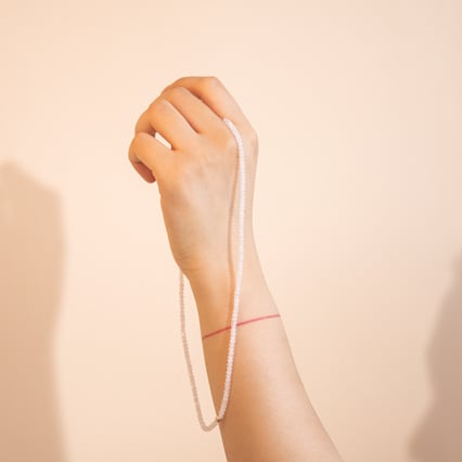 Silberne Halskette mit Rosenquarz-Perlen Rosa