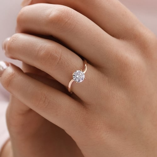 Atypischer Verlobungsring mit Diamant Livia