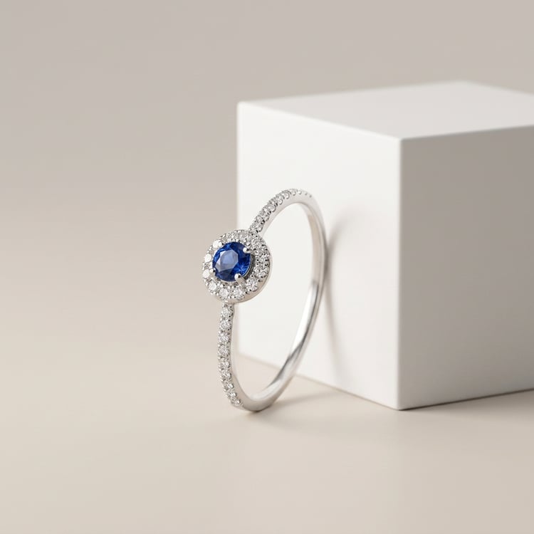 Silber Halo-Ring mit blauem Saphir und Lab Grown Diamanten Lys 171012