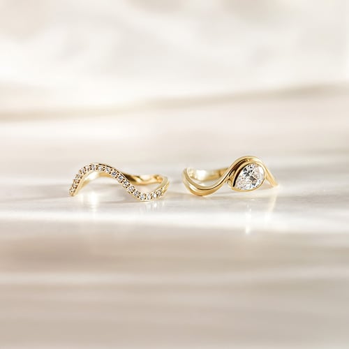 Unkonventioneller Ring mit Diamanten May