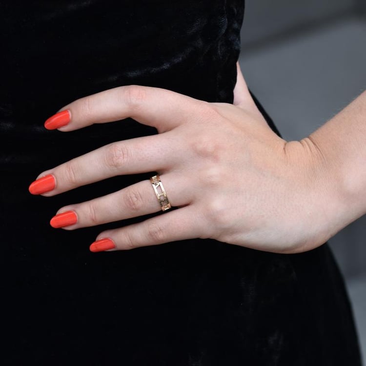 Goldene Trauringe mit origineller Gravur am Umfang Jomami 34723