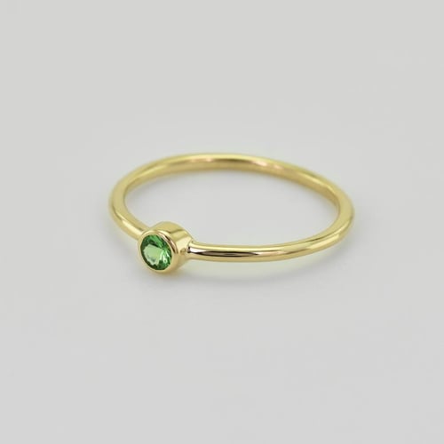 Goldener minimalistischer Ring mit Tsavorit Granat Emilien
