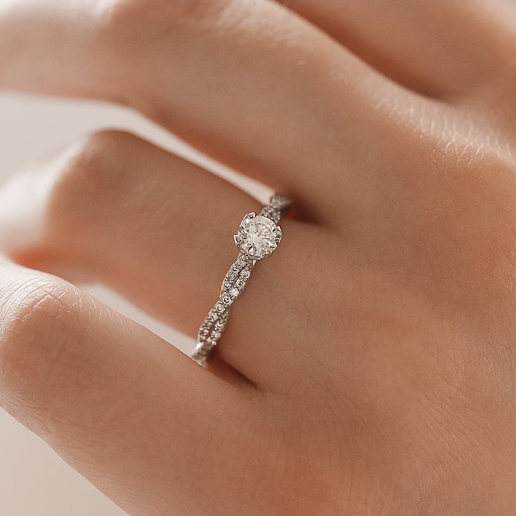 Verflochtener Verlobungsring mit zertifiziertem Lab Grown Diamanten Minna 152668