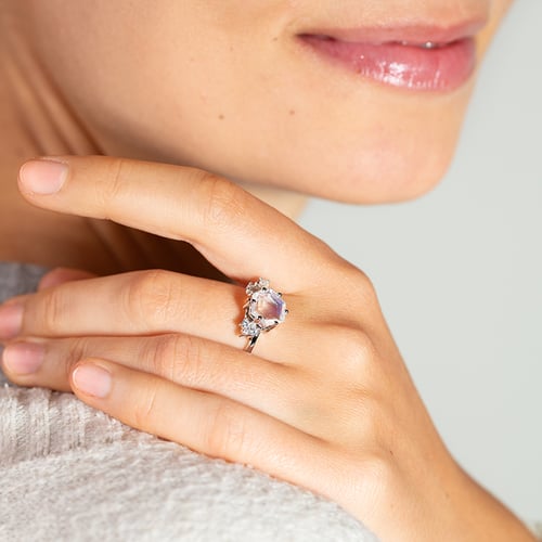 Einzigartiger Ring mit Mondstein und Moissaniten Anita