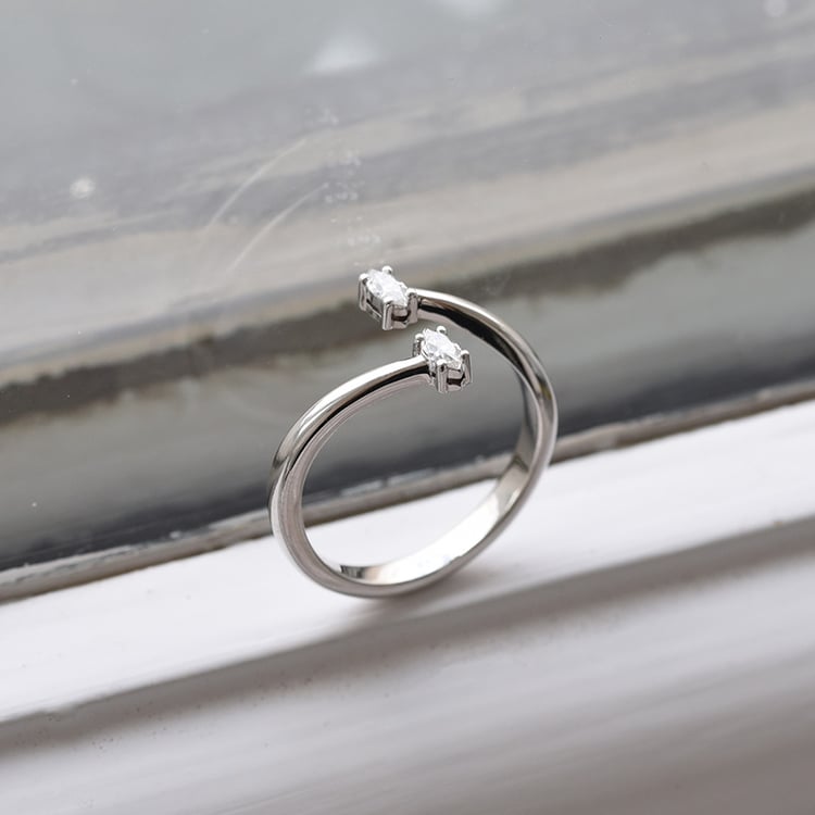 Ungewöhnlicher Ring aus Gold Alik 84405