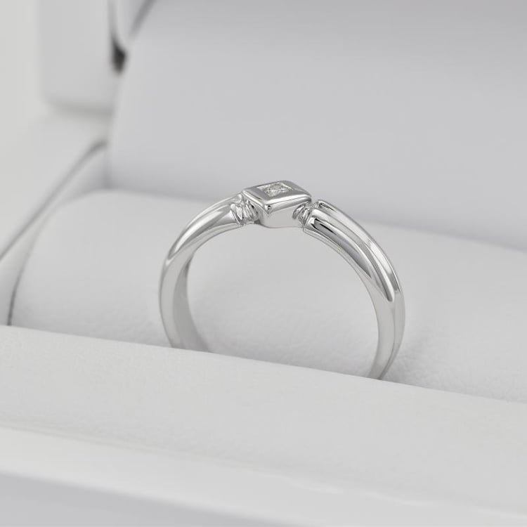 Verlobungsring aus Gold mit Diamanten 30587