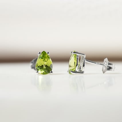 Olivintränen in goldenen Ohrringen Reata